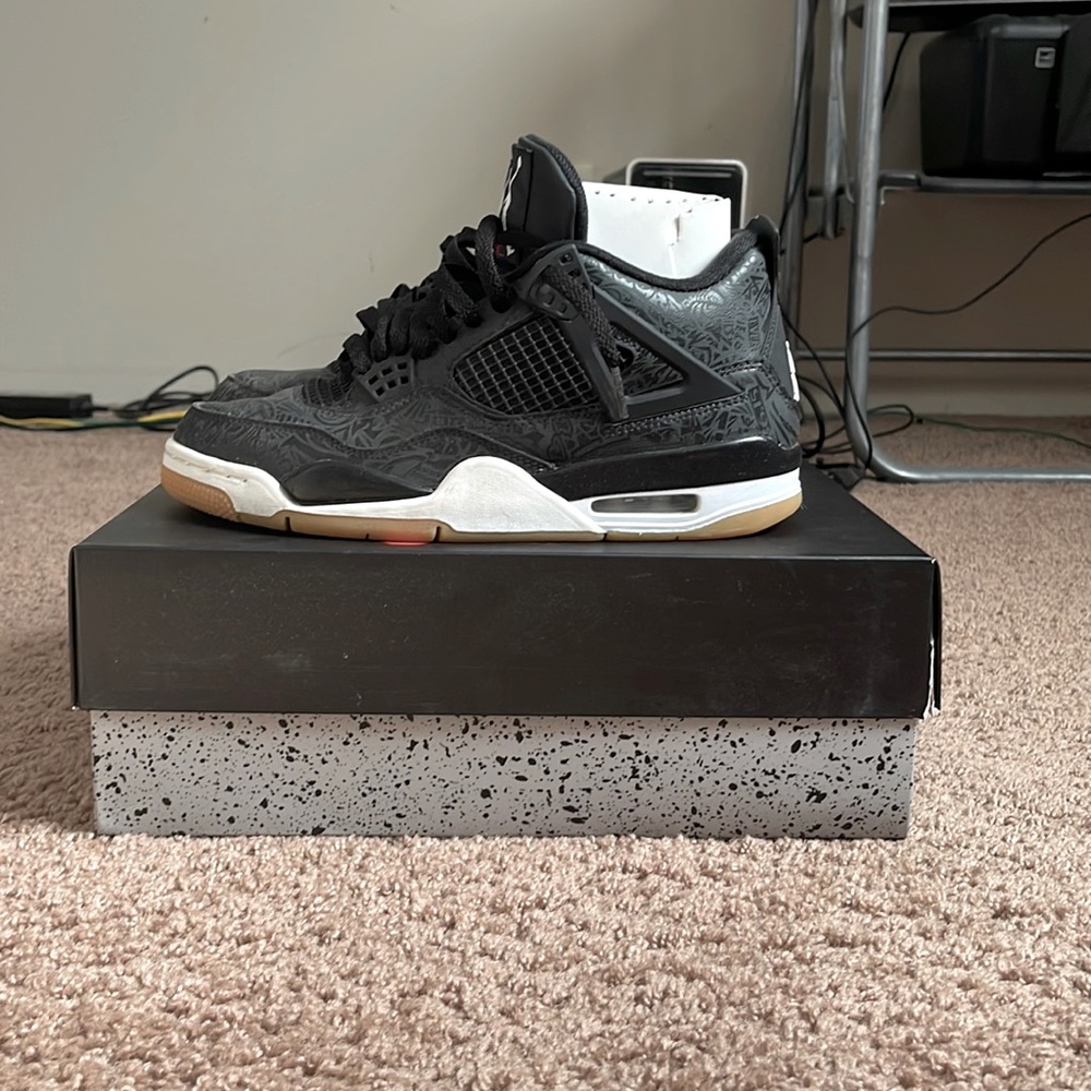Black Jordan 4 Laser Gum